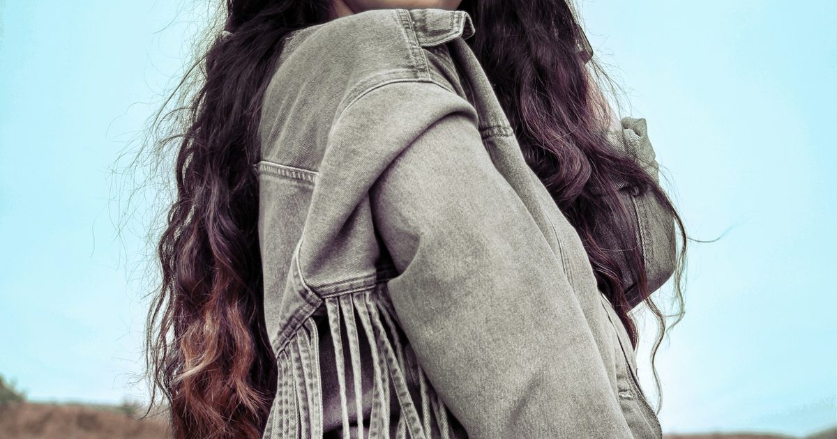波西米亚风 2025 春夏回潮：Chloé 的麂皮与长裙
